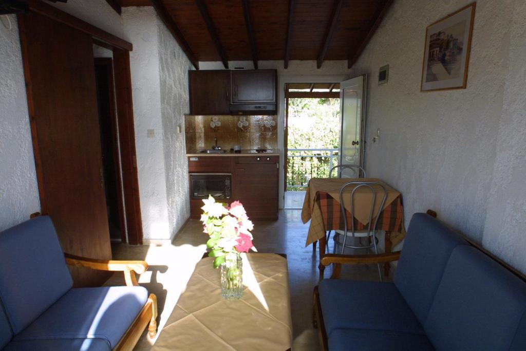 Hotel Vicky II Πλωμάρι Δωμάτιο φωτογραφία